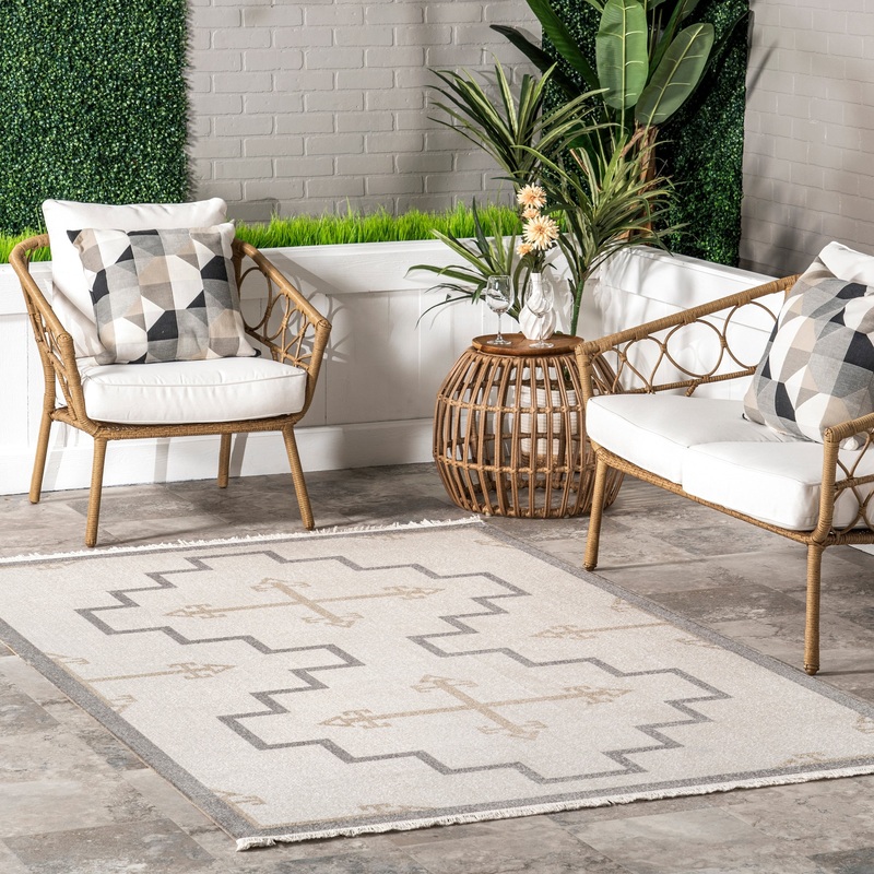 Nuloom Isa Southwestern Indoor/Outdoor Fringe Area Rug.